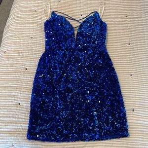 Sophia Thomas size 6 blue sequin homecoming or prom dress